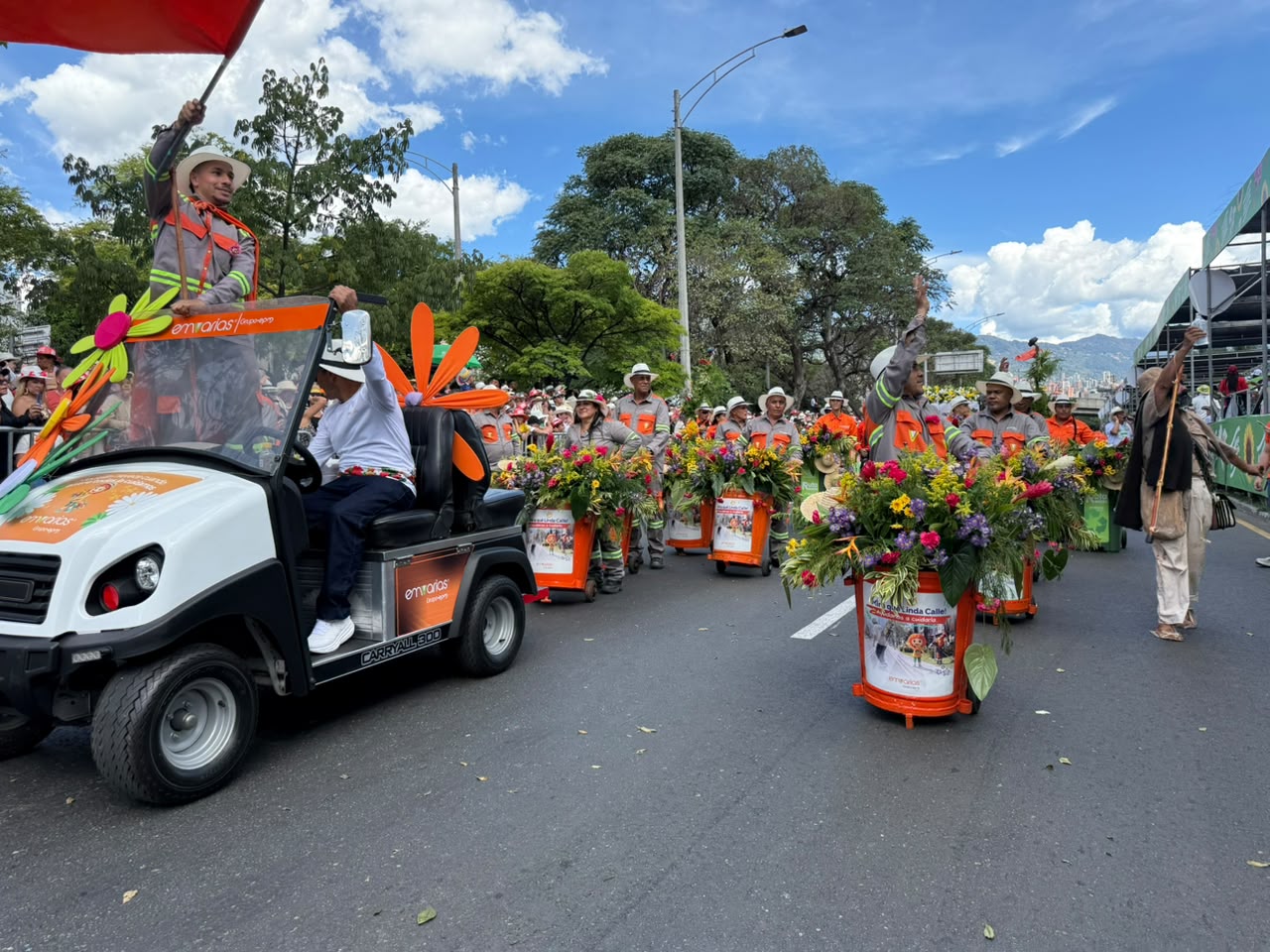 Emvarias, encargado de mantener a Medellín como una tacita de plata, se luce en el Desfile de Silleteros