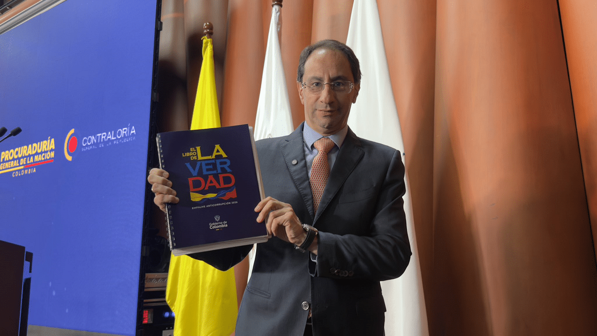 ‘Libro blanco’ recopila 82 hallazgos de presuntas irregularidades del gobierno Petro