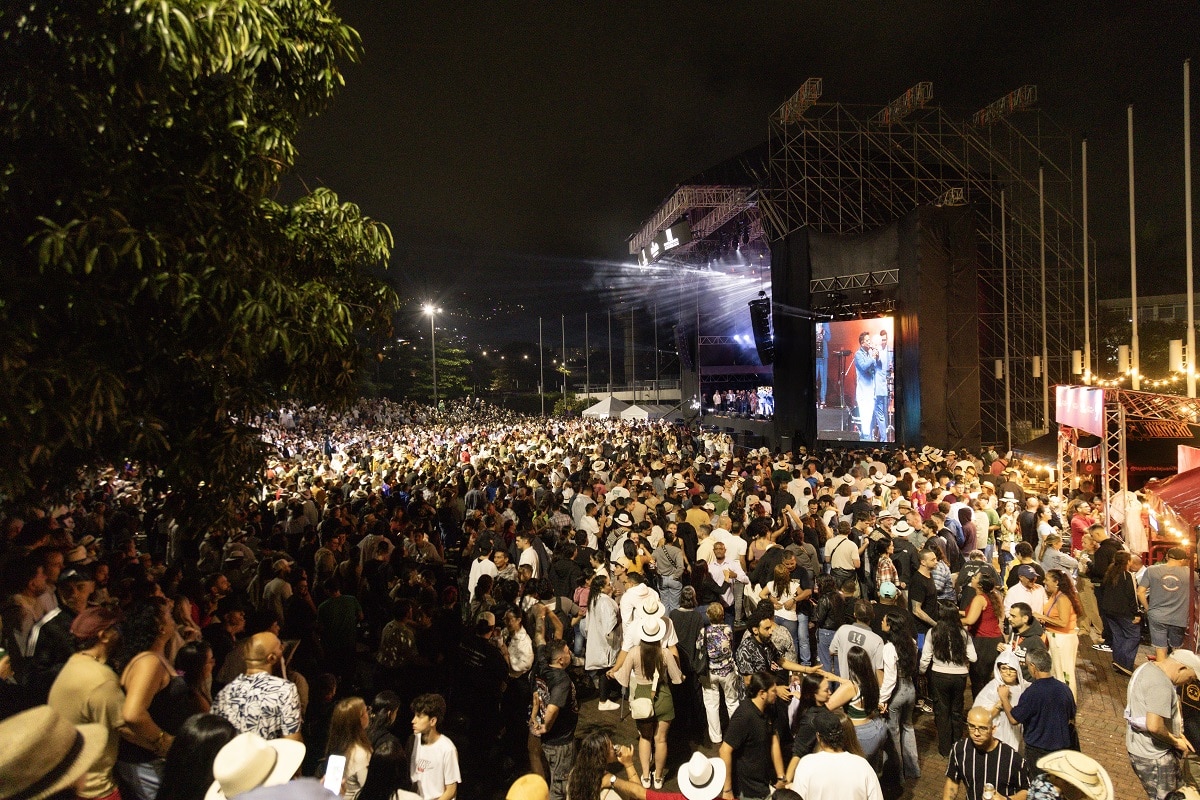 Programación y artistas de la Noche Tropical del Parque Cultural Nocturno en Plaza Gardel