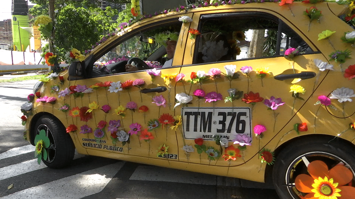 ¿Ya vio el taxi silleta por las calles de Medellín? La Feria de las Flores también se vive sobre ruedas