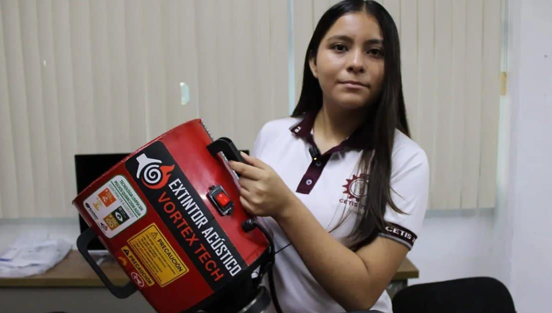Adolescente mexicana inventa dispositivo para apagar fuego con sonido