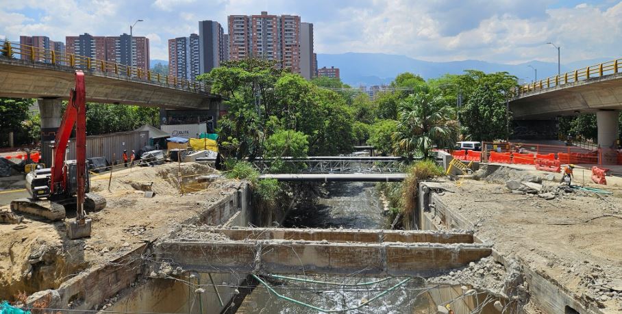 Demolieron antiguo puente de La Iguaná y así avanzan las obras
