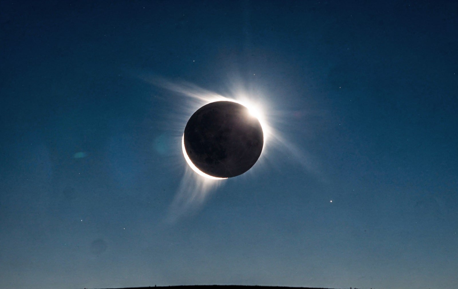 El cielo se oscurecerá en pleno día: el eclipse solar que durará más de seis minutos y será único en este siglo