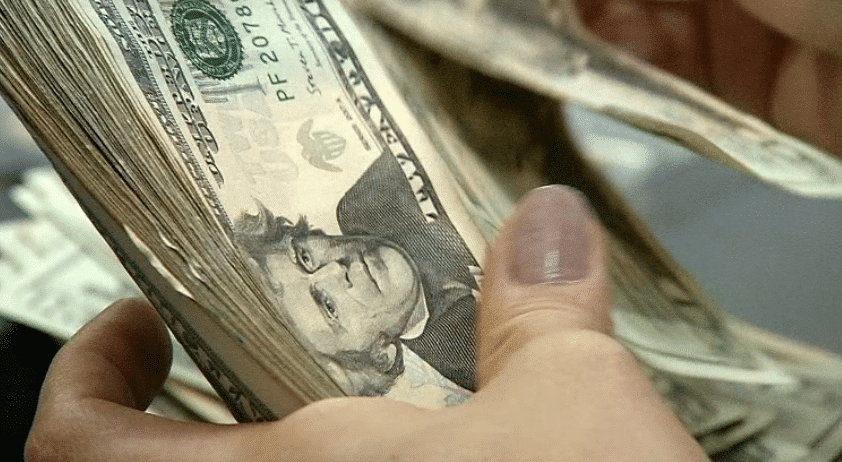 El dólar toma impulso en Colombia: volvió a superar los $3.200