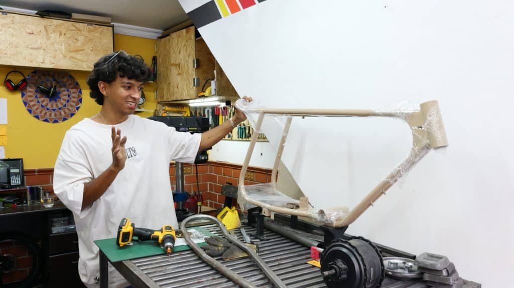 Es un teso Estudiante del ITM inventó una bicicleta eléctrica de bajo costo
