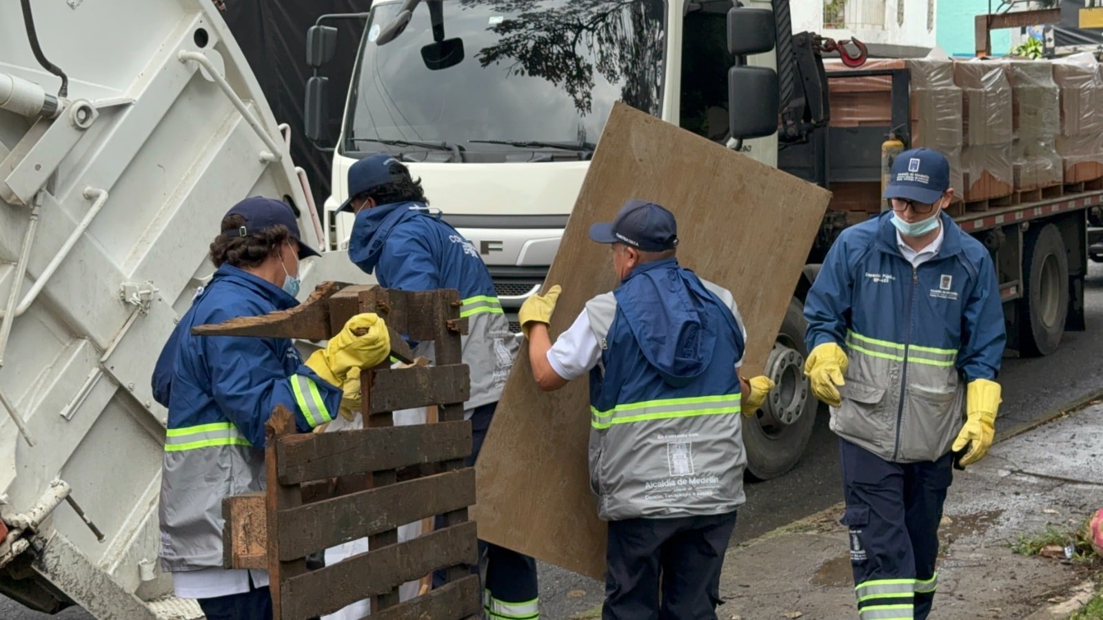 Han desmontado casi seis mil cambuches en las vías públicas de Medellín durante el 2026