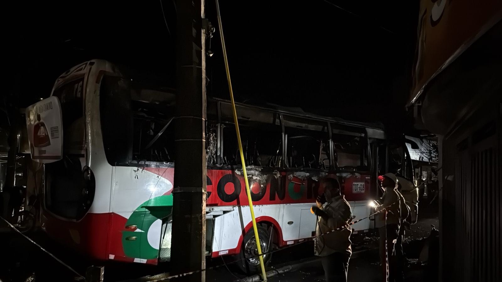 Bus de Coonorte se incendió en San Carlos y causó pánico entre los habitantes