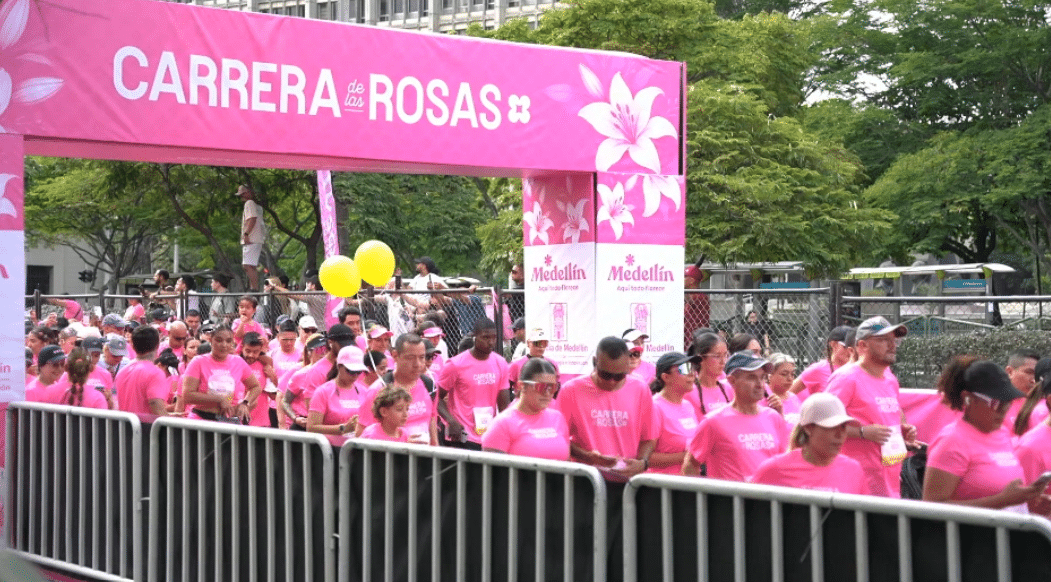 Más de 10 mil personas participaron en la Carrera de las Rosas para invitar a la prevención del cáncer de seno