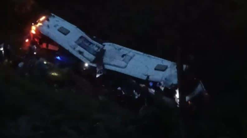 Más de 29 heridos dejó caída de un bus a un abismo de 20 metros en Puerto Berrío