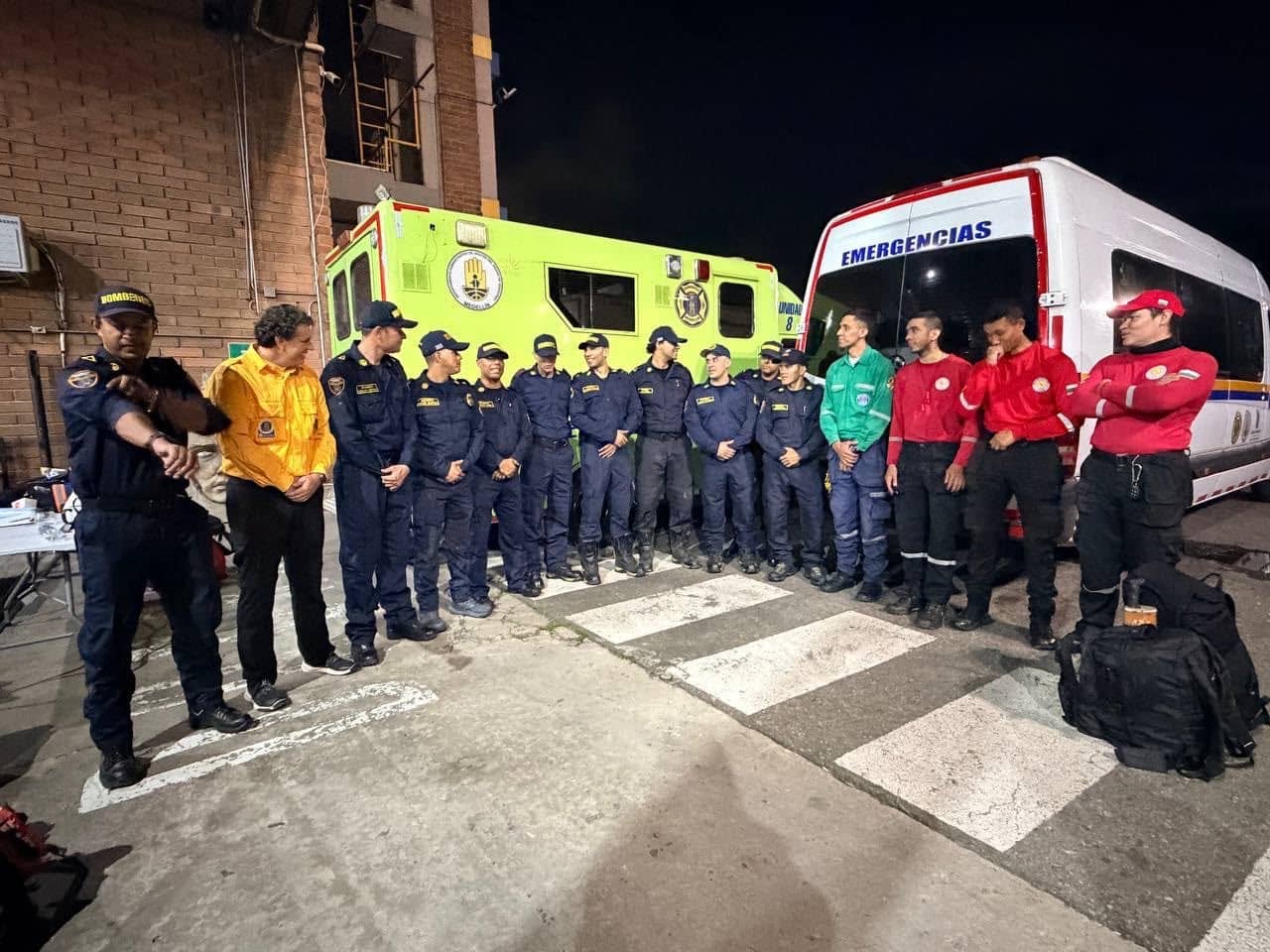 No paran de ayudar: Bomberos Medellín apoyan para apagar incendios en Tolima