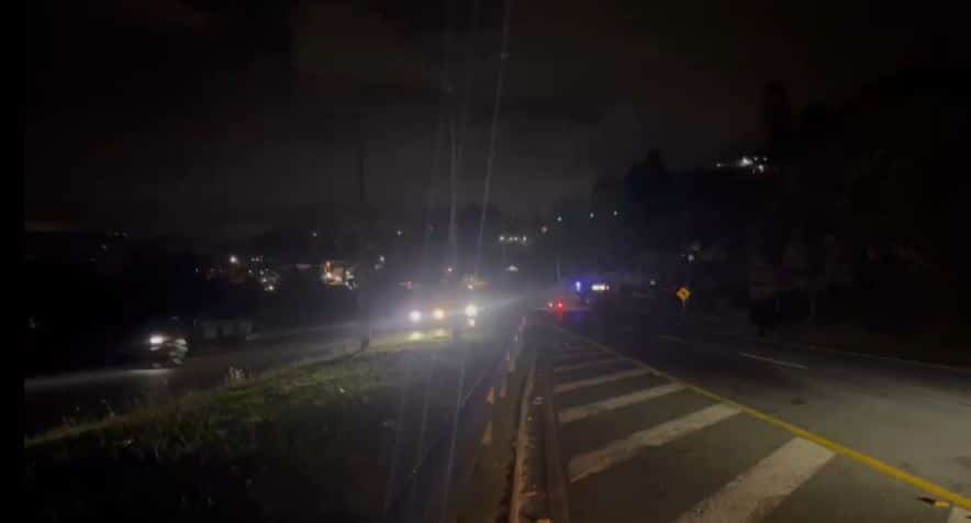 Piden arreglo de luminarias en varios tramos de la Medellín-Bogotá para evitar accidentes