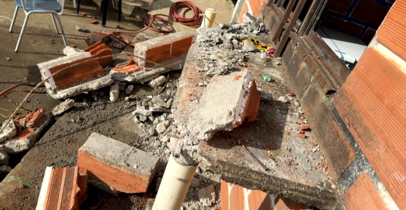 Tragedia en Ituango: colapso de muro en caseta comunal deja dos muertos