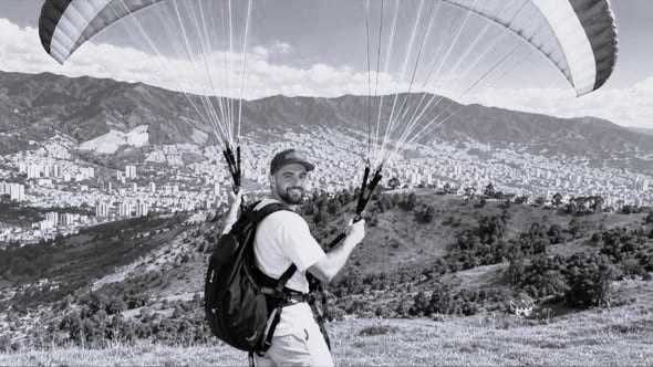Se conoce la identidad del extranjero que murió mientras hacía un vuelo en parapente en San Félix