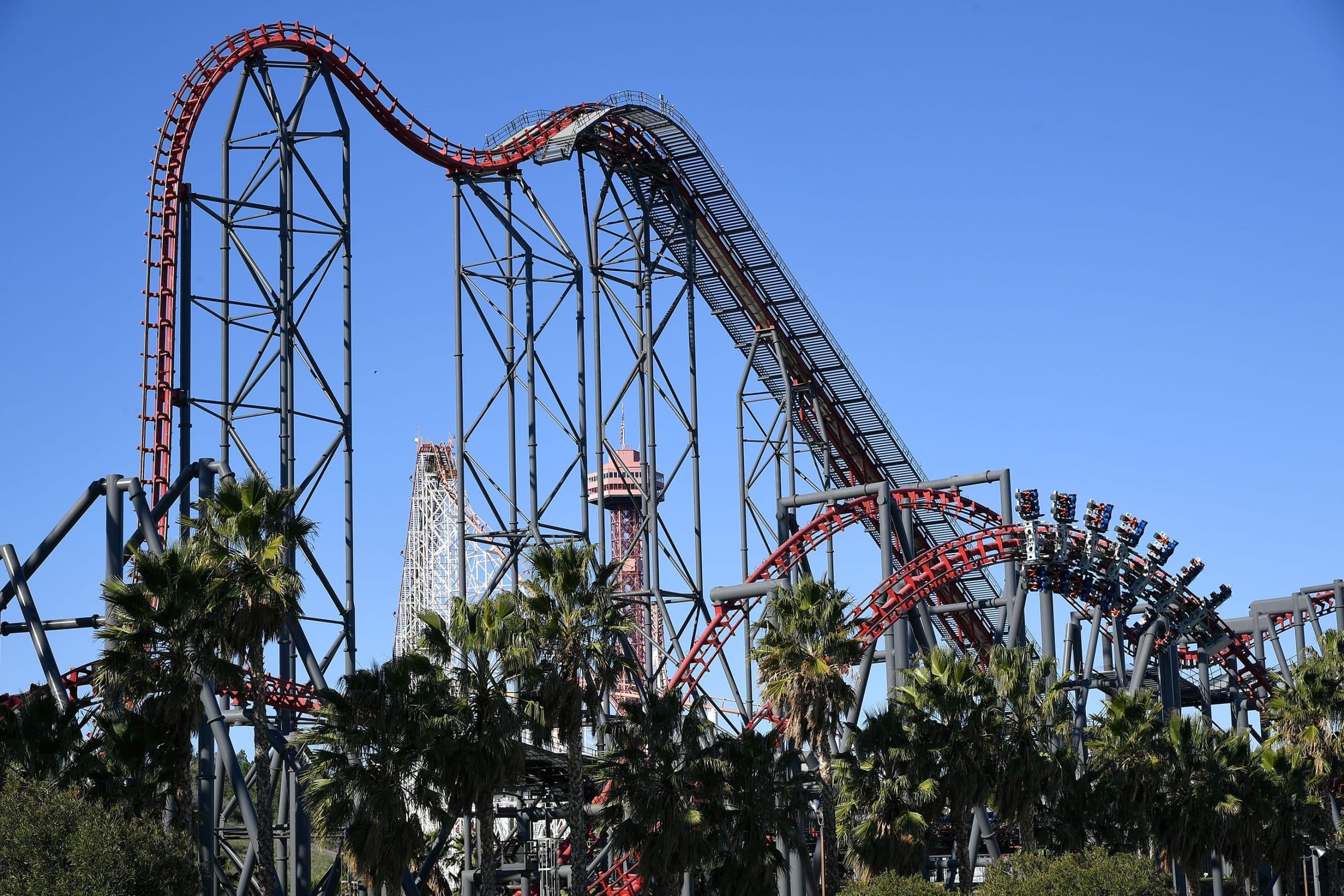 Six Flags cerrará su icónica montaña rusa tras múltiples denuncias de lesiones cerebrales