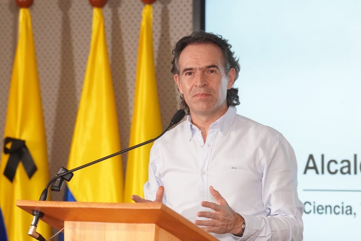 Alcalde Federico Gutiérrez presenta balance de su viaje a EE. UU. y entrega pruebas al FBI