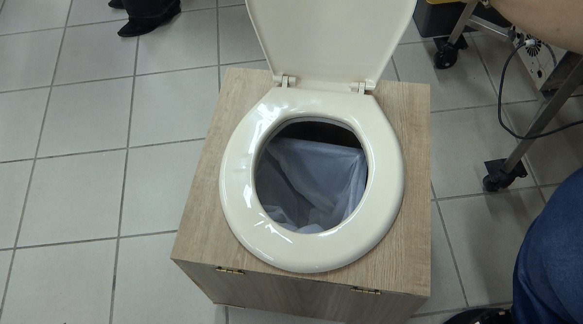 ITM crea prototipos de baños y camas para ayudar a damnificados del terremoto