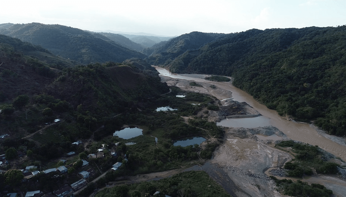 Minería ilegal: el negocio ilícito más rentable de Colombia avanza entre violencia y daño ambiental