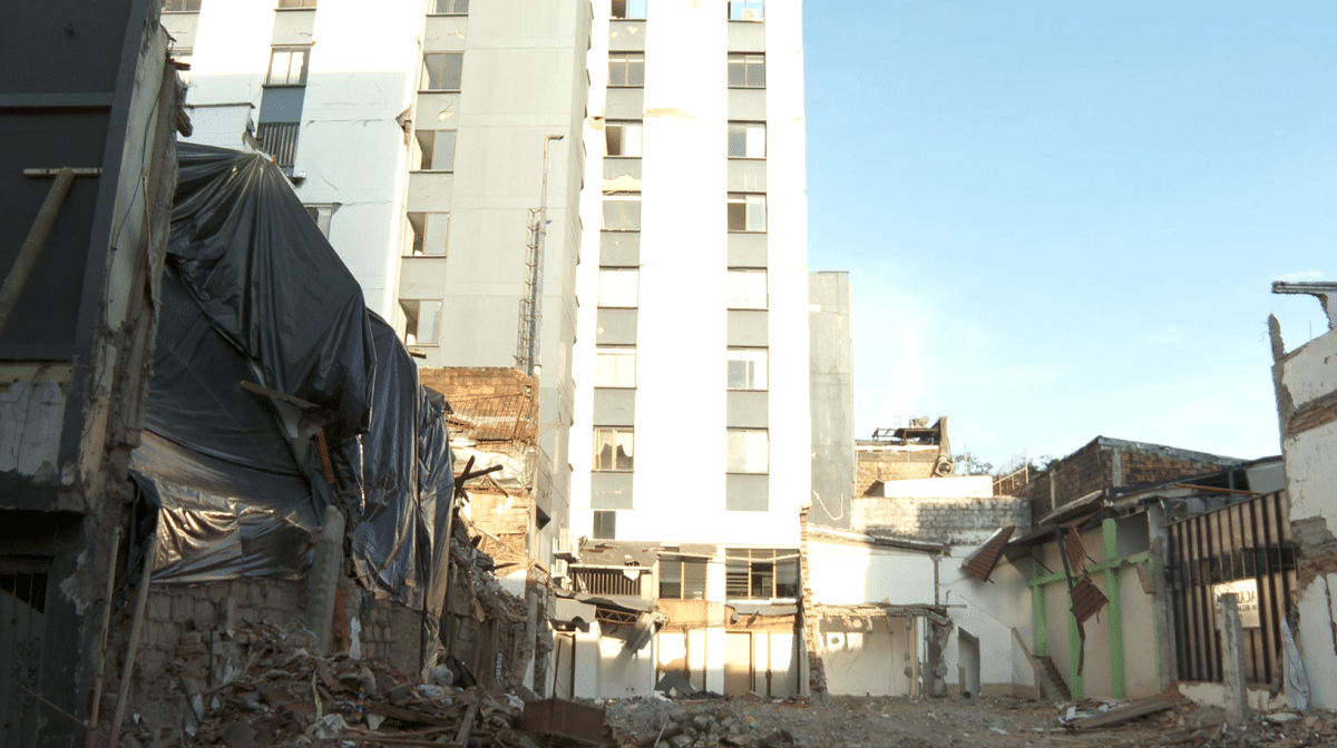 A un mes del terremoto, Pereira muestra sus heridas entre edificios demolidos y estructuras inhabitables