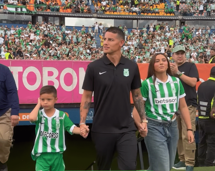 ¡Euforia total! Así se vivió la presentación de James Rodríguez ante la hinchada verdolaga en el Atanasio
