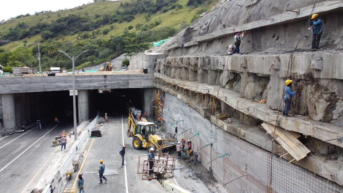 Finalización del túnel falso en el intercambio vial de Camilo C