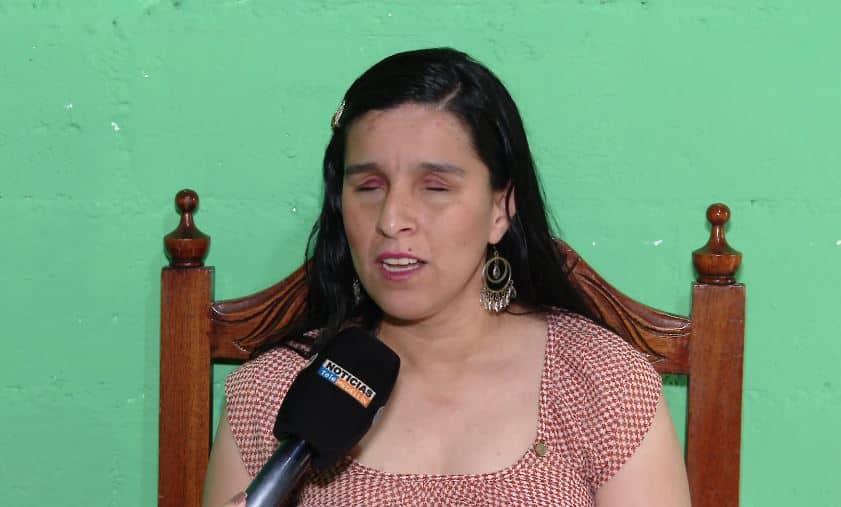 A pesar de su discapacidad visual, Natalia ha logrado superarse y cumplir sus sueños como cantante