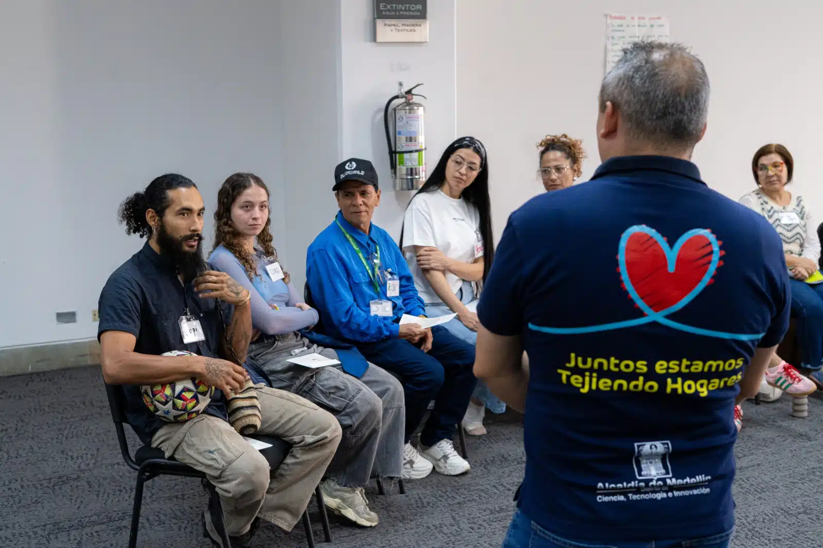AFE destaca a Tejiendo Hogares en la prevención de violencia contra niños y familias en Medellín