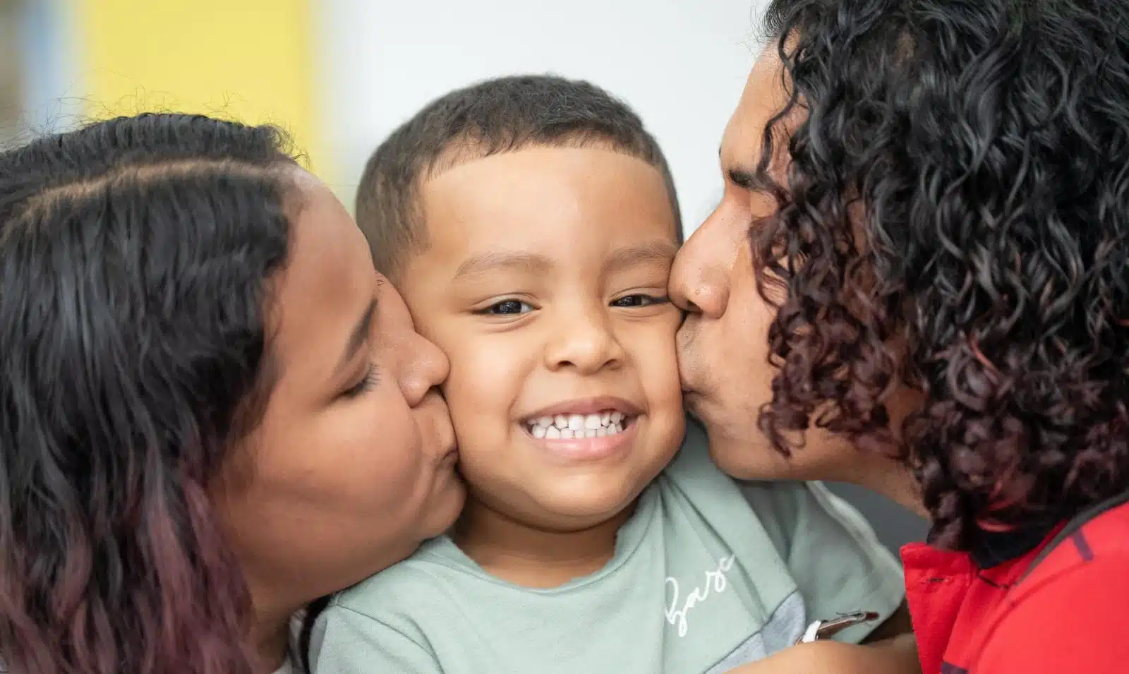 AFE destaca a Tejiendo Hogares en la prevención de violencia contra niños y familias