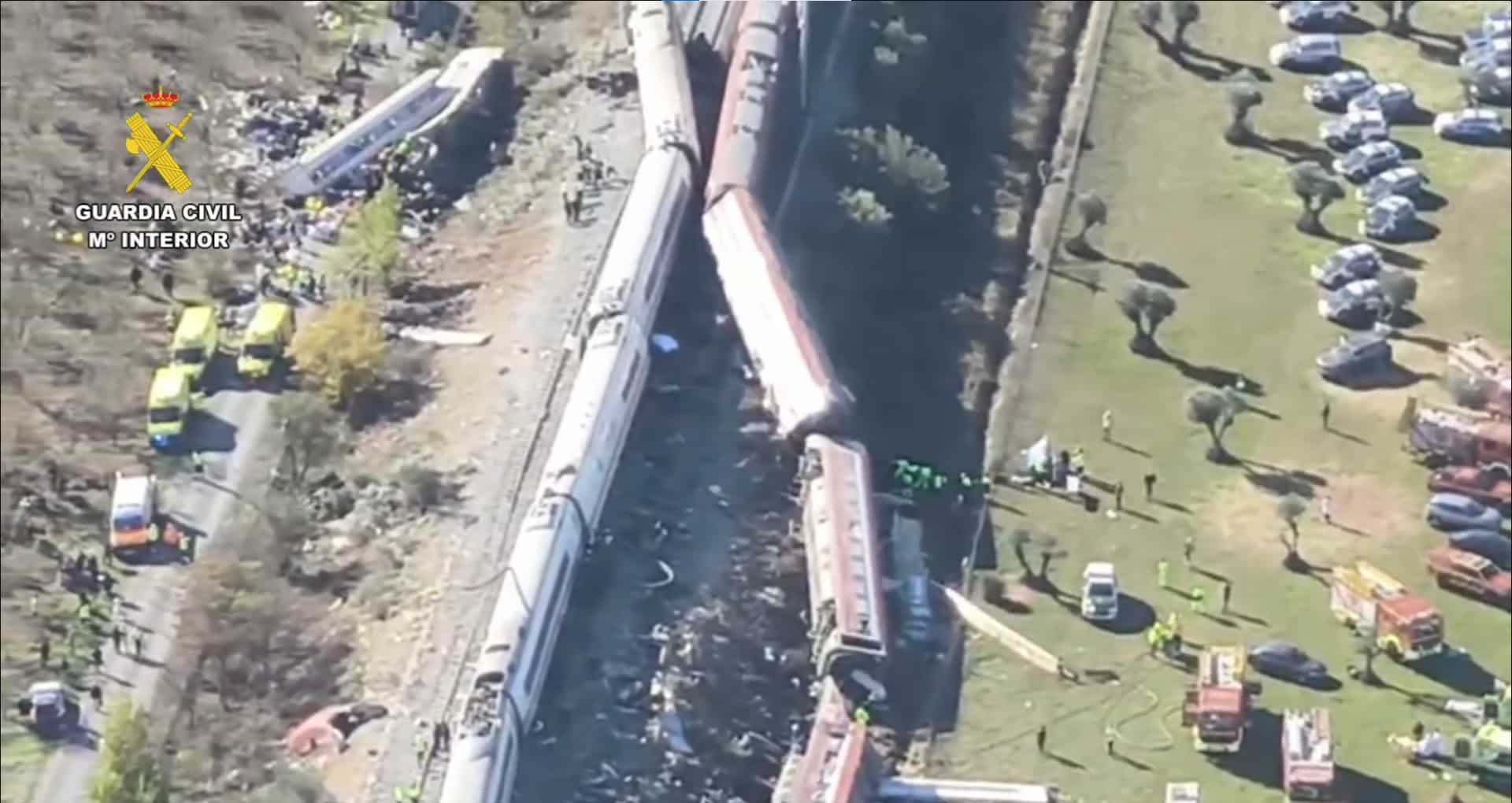 Asciende a 64 la cifra de fallecidos tras accidente de trenes en España: un 'error humano' es la hipótesis