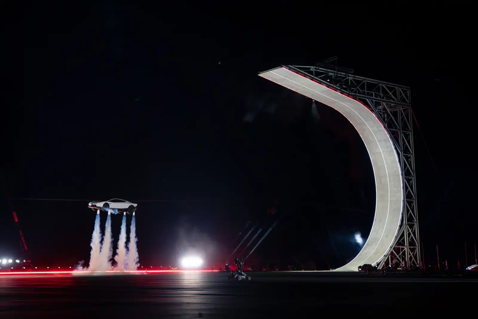 Así es el carro volador presentado por Elon Musk