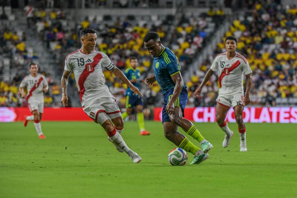 Colombia vence 2-0 a Perú en amistoso con un recambio generacional prometedor