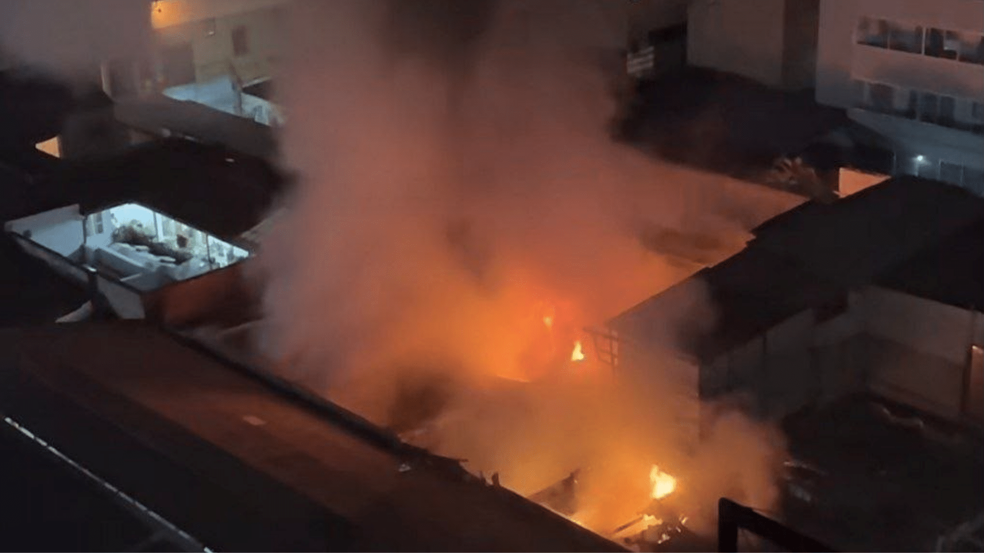 Controlan grave incendio en fábrica de cárnicos cerca al Parque Bolívar en Medellín