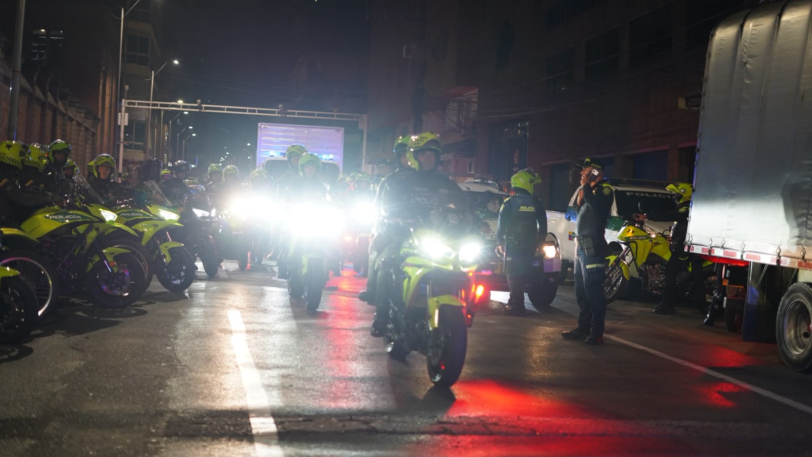 Diez capturas y más de 200 armas blancas incautadas en el centro de Medellín