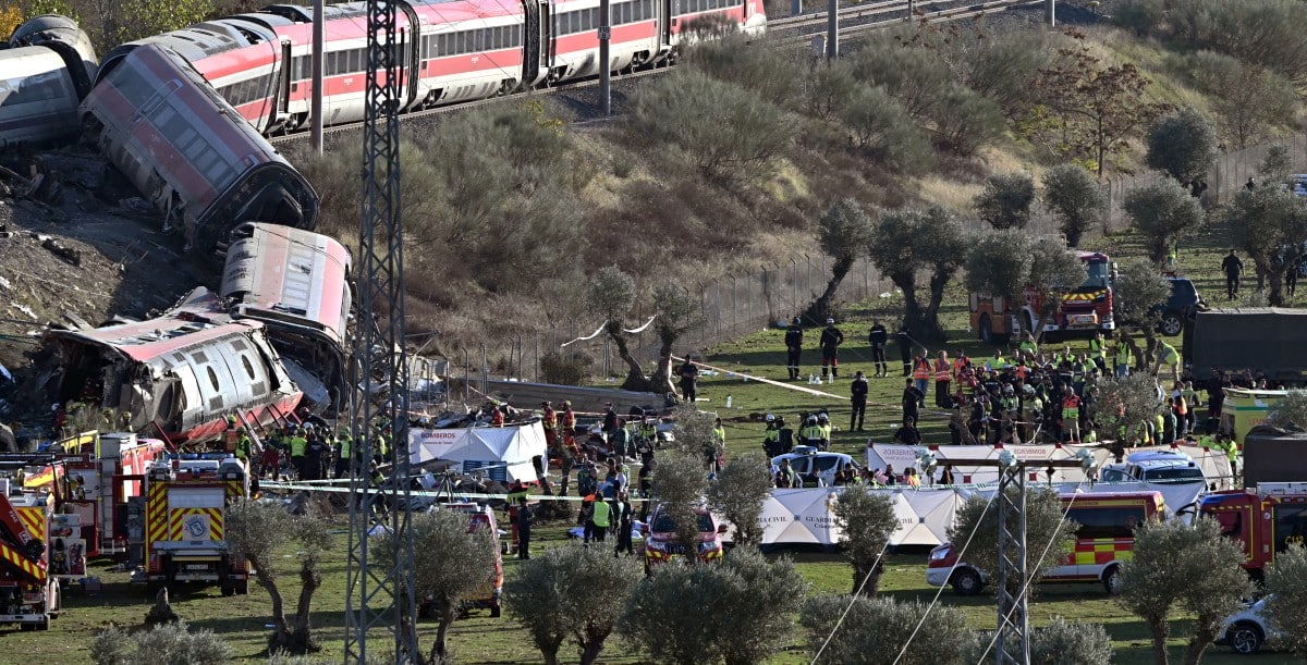 España enfrenta una de las peores tragedias recientes del transporte