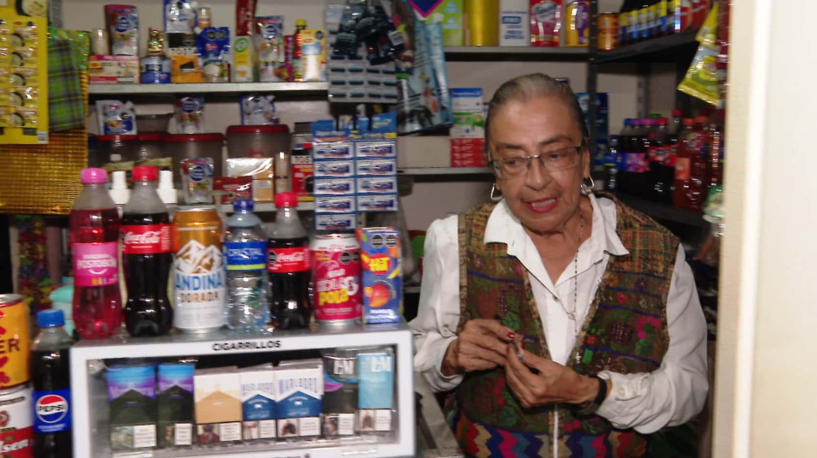 Esta tiendita de Laureles lleva más de 50 años sobreviviendo entre las grandes superficies