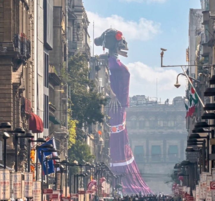 ¡Récord Guinness en México! La catrina más grande del mundo engalana la megaofrenda del Zócalo