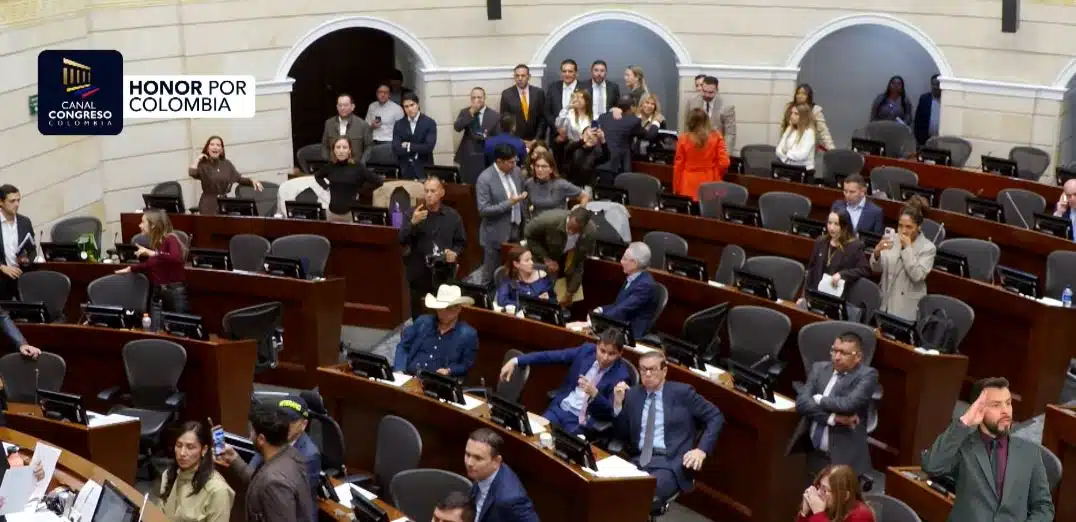 Pelea en plenaria del Senado por invitación de Matador al Congreso