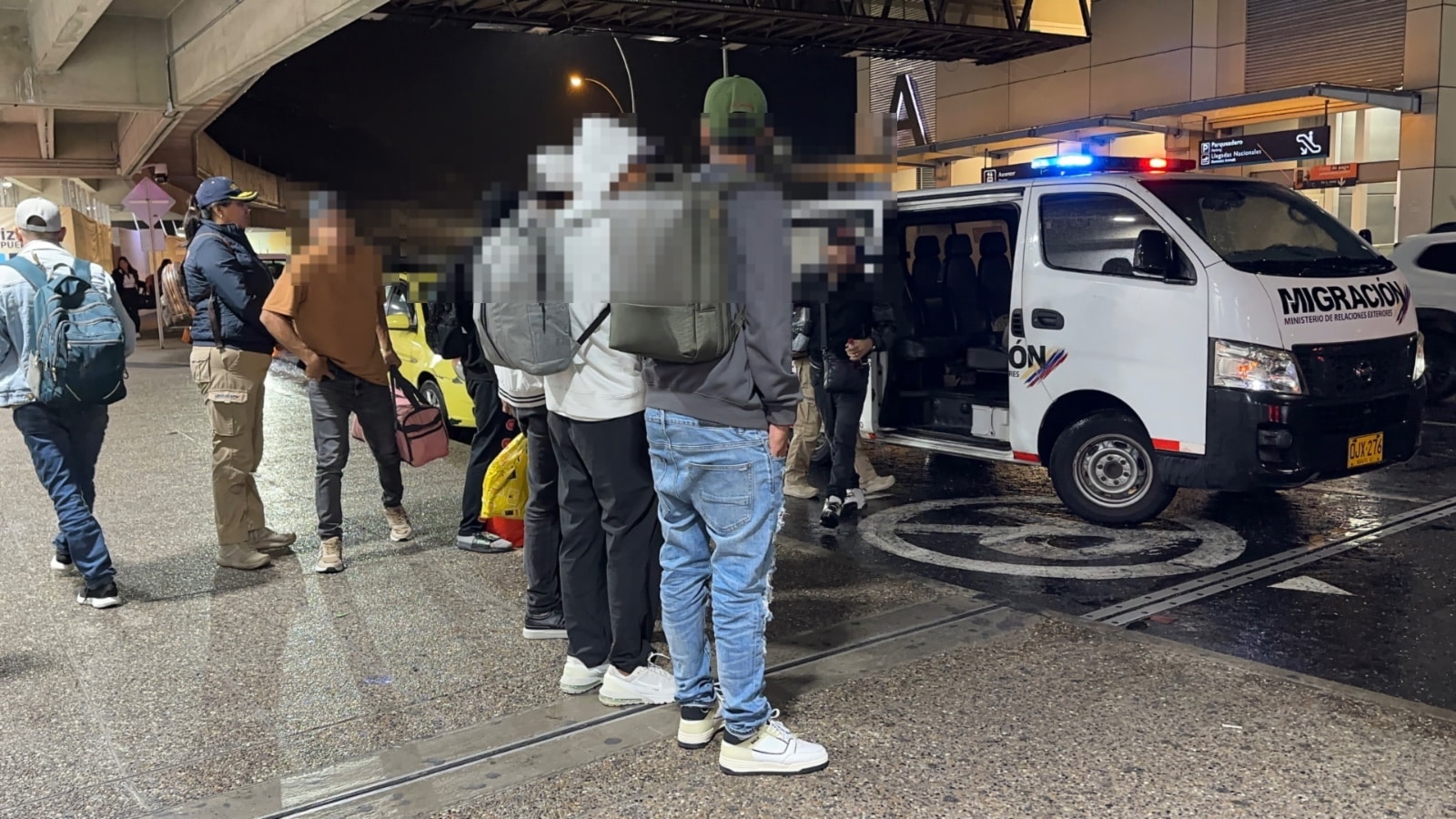 Expulsan a nueve venezolanos de Medellín con antecedentes por diferentes delitos