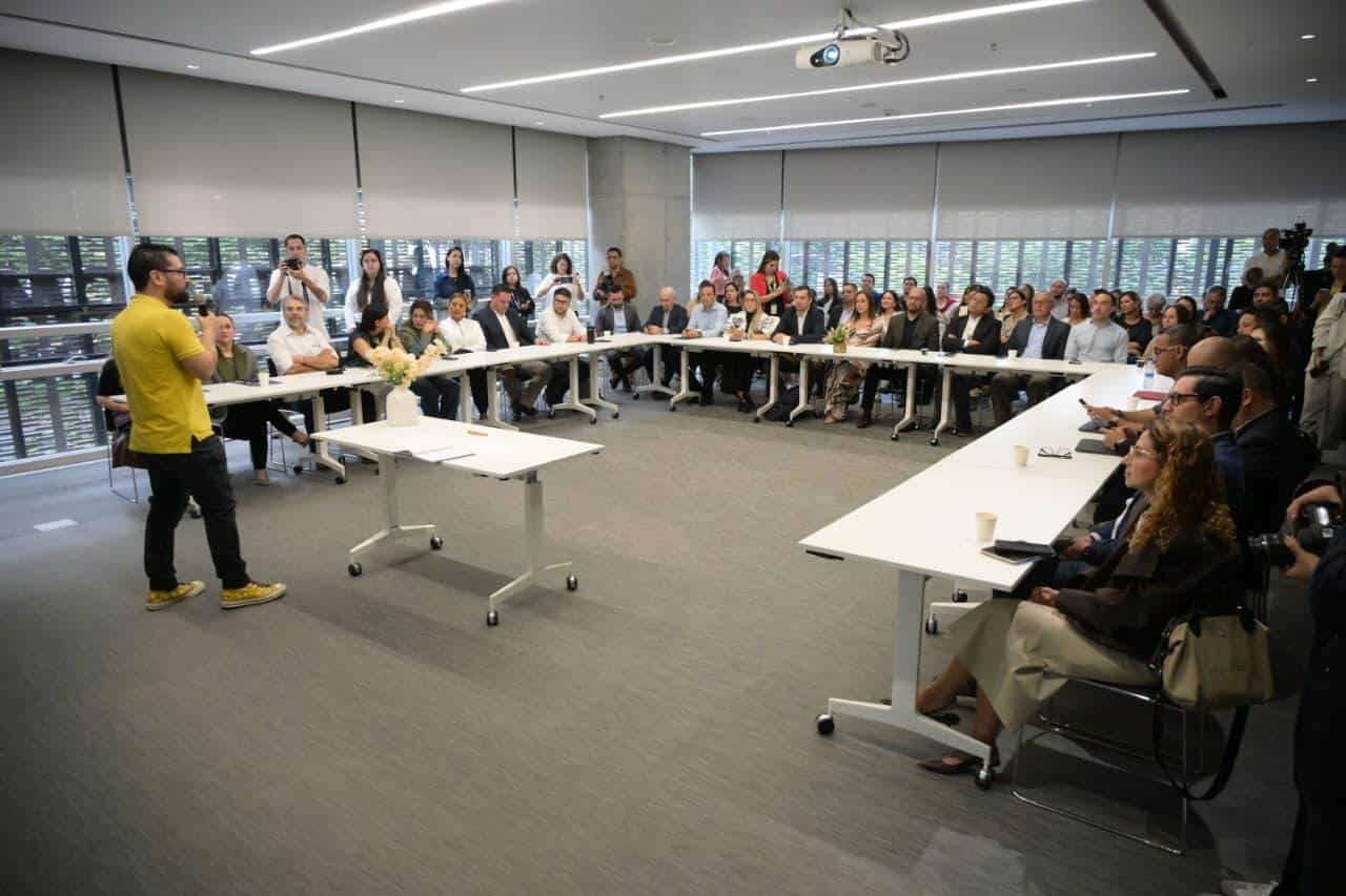 Distrito, Proantioquia y Cámara de Comercio firman acuerdo para fortalecer prácticas de los jóvenes