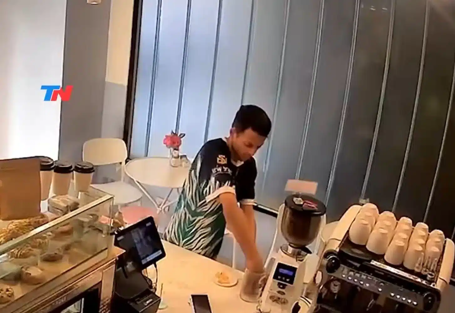 «Te voy a dar de comer»: El insólito gesto de una empleada tras encarar al ladrón que le robó las propinas